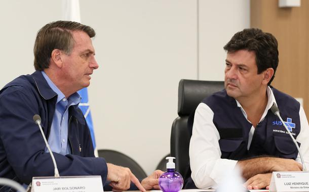 Jair Bolsonaro e o Ministro da Saúde, Luiz Henrique Mandetta,  durante Videoconferência com a Frente Nacional de Prefeitos - FNP.