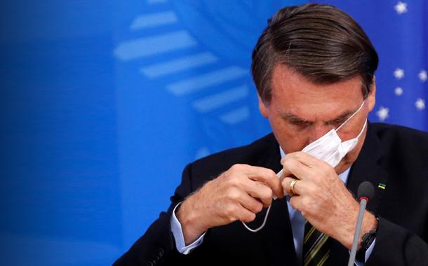 Jair Bolsonaro durante coletiva de imprensa sobre o coronavírus