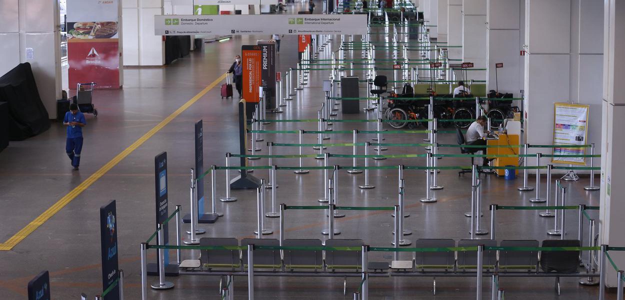 Aeroporto Internacional Juscelino Kubitschek, terceiro maior aeroporto do Brasil com pouca movimentação de passageiros