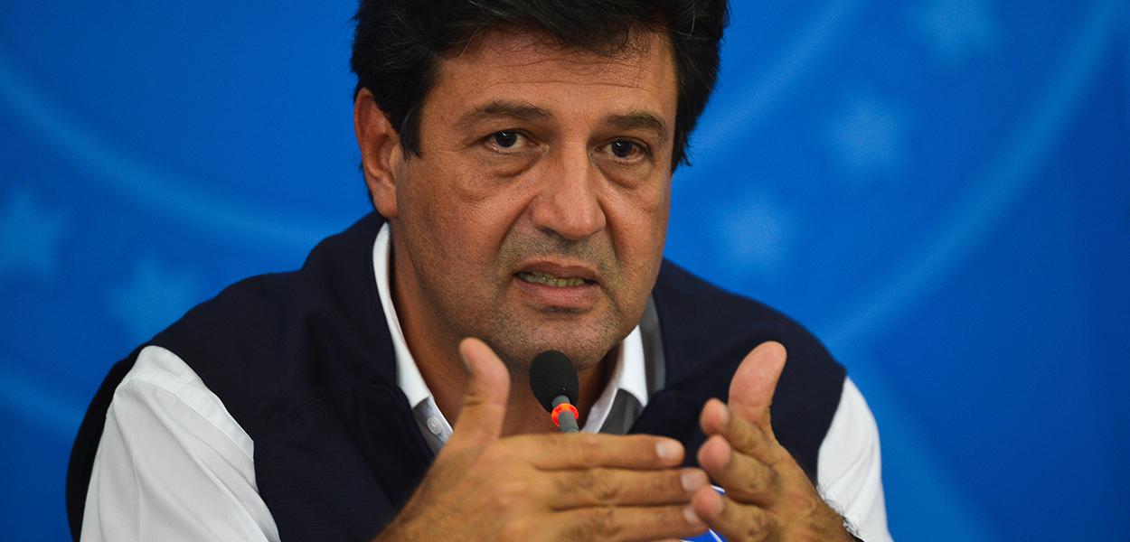 O  ministro da Saúde, Luiz Henrique Mandetta; durante a coletiva de imprensa no Palácio do Planalto, sobre as ações de enfrentamento no combate ao coronavírus