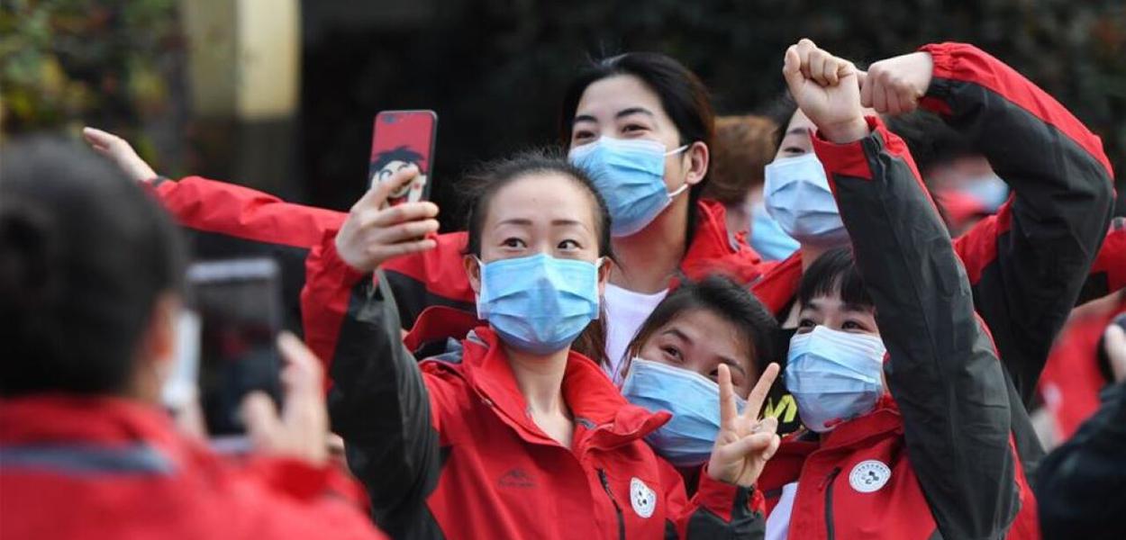 Equipes médicas de Wuhan comemoram o Dia Internacional da Mulher