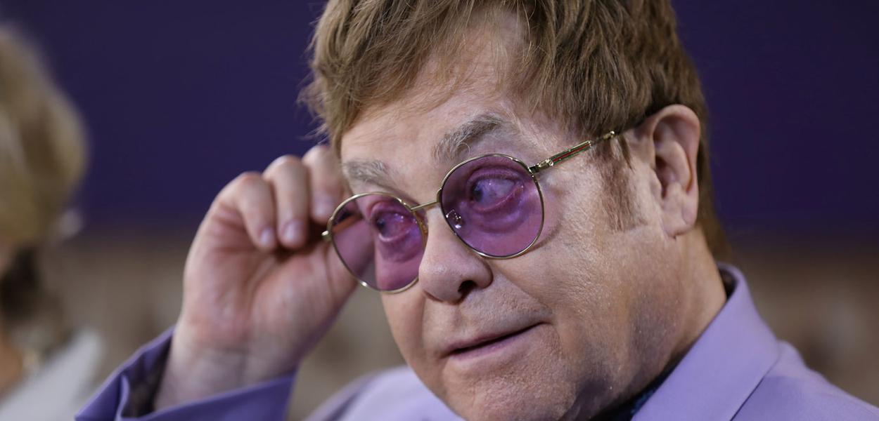 Músico, cantor e compositor Elton John