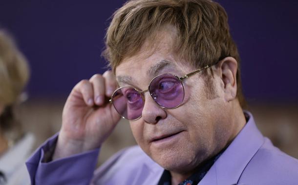 Músico, cantor e compositor Elton John