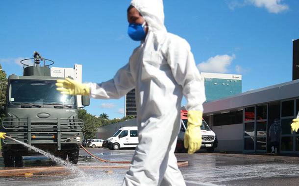 Forças Armadas promovem ação de desinfecção no Hospital Regional da Asa Norte (HRAN), uma das medidas adotadas para prevenir a contaminação pelo novo coronavírus