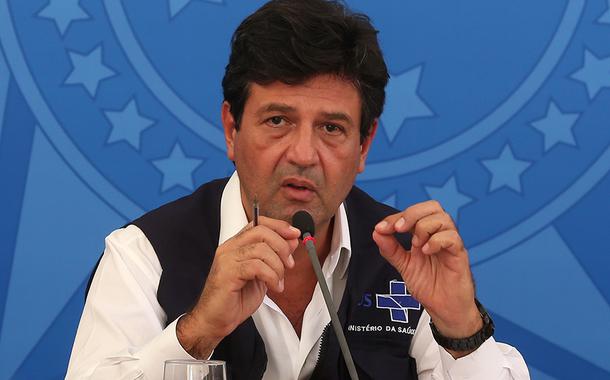 O ministros da Saúde, Luiz Henrique Mandetta, participa de coletiva de imprensa no Palácio do Planalto, sobre as ações de enfrentamento ao covid-19 no país 