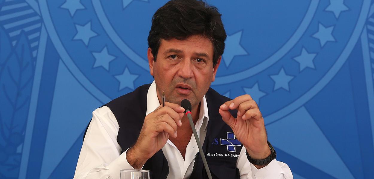 O ministros da Saúde, Luiz Henrique Mandetta, participa de coletiva de imprensa no Palácio do Planalto, sobre as ações de enfrentamento ao covid-19 no país 