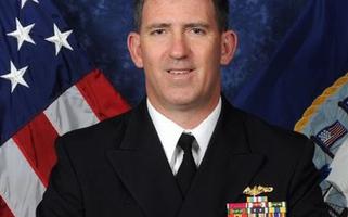 O almirante John Polowczyk