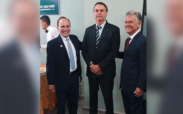 O prefeito de Varginha, Antônio Silva, e o vice, Vérdi Melo, com Jair Bolsonaro