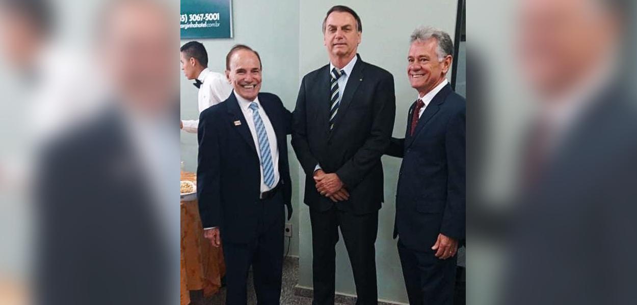 O prefeito de Varginha, Antônio Silva, e o vice, Vérdi Melo, com Jair Bolsonaro