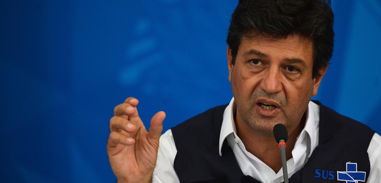 O ministro  da Saúde, Luiz Henrique Mandetta, participa de coletiva de imprensa no Palácio do Planalto, sobre as ações de enfrentamento ao covid-19 no país 