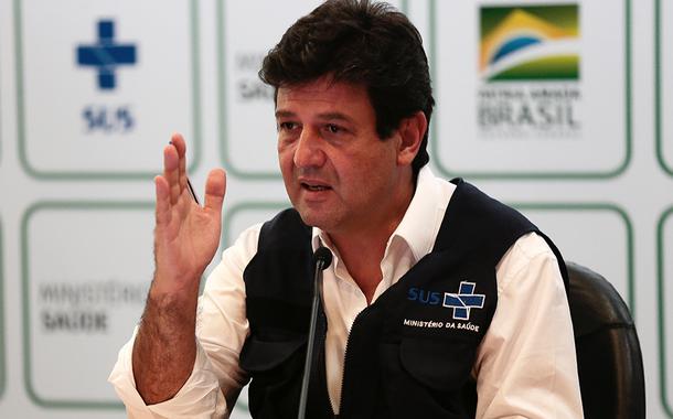 Ministro da Saúde Luiz Henrique Mandetta fala à imprensa
