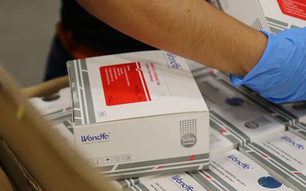 Chegada dos 5000 testes para coronavírus. Guarulhos - SP
