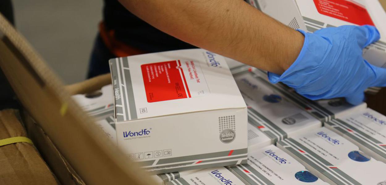 Chegada dos 5000 testes para coronavírus. Guarulhos - SP