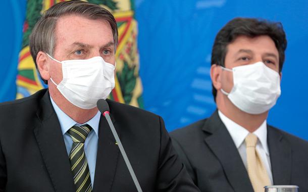 Bolsonaro ignora lei e não convoca milhares de médicos formados no exterior