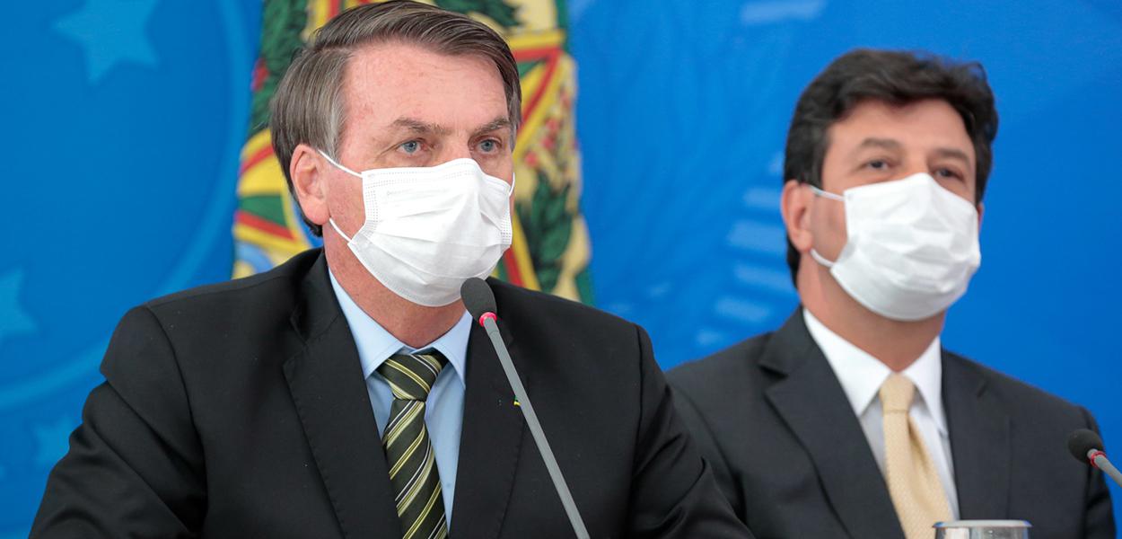 Bolsonaro ignora lei e não convoca milhares de médicos formados no exterior