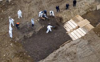 Vala comum de mortos por Coronavírus em Nova York