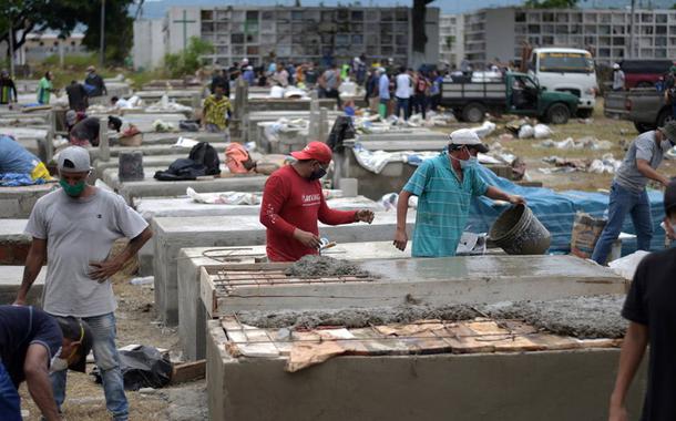 Cemitério Angela Maria Canalis, onde estão construindo mais túmulos em Guayaquil, Equador