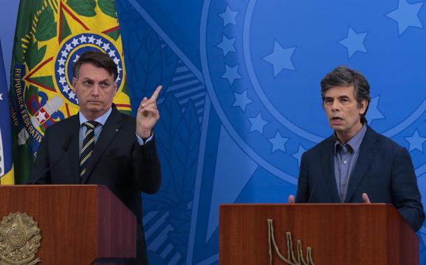 Jair Bolsonaro e o novo ministro da Saúde, Nelson Teich, durante pronunciamento no Palácio do Planalto