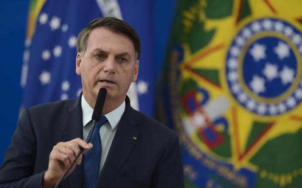 O presidente da República, Jair Bolsonaro, durante solenidade de posse do novo  ministro da Saúde, Nelson Teich, no Palácio do Planalto 