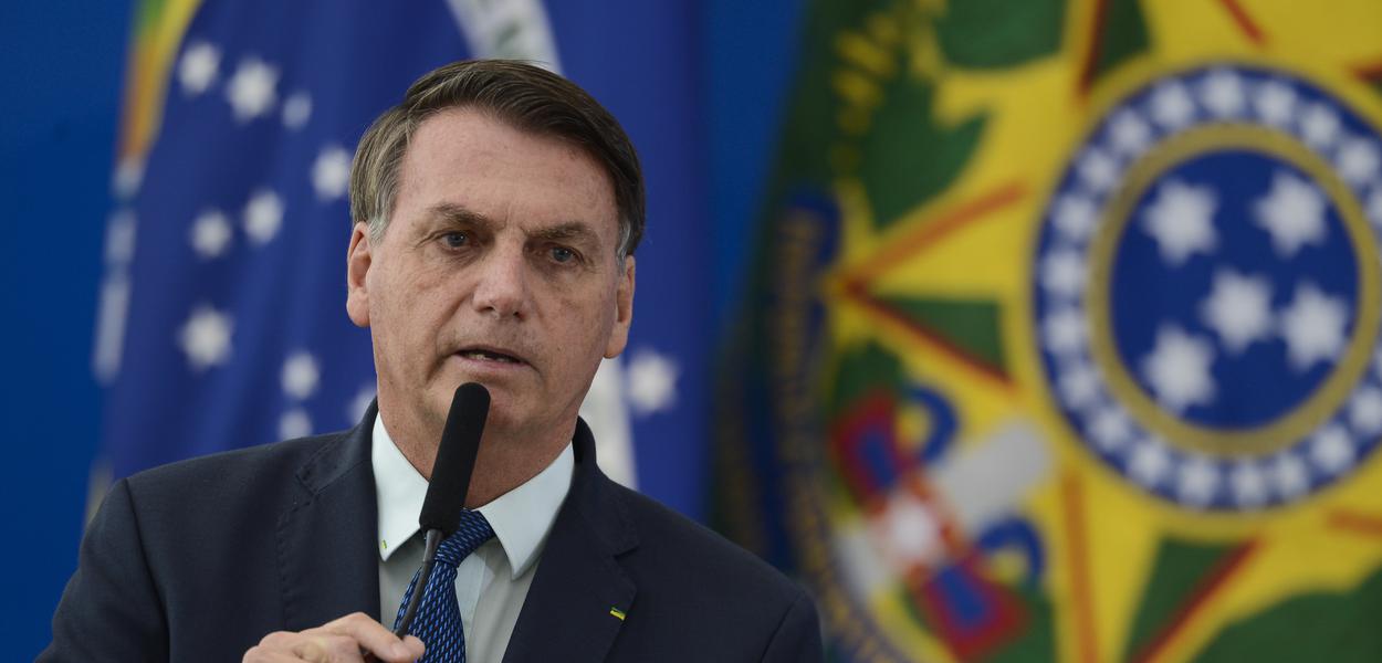 O presidente da República, Jair Bolsonaro, durante solenidade de posse do novo  ministro da Saúde, Nelson Teich, no Palácio do Planalto 