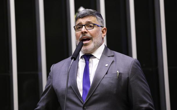 Deputado Alexandre Frota (PSDB) confirmou o desconto no salário