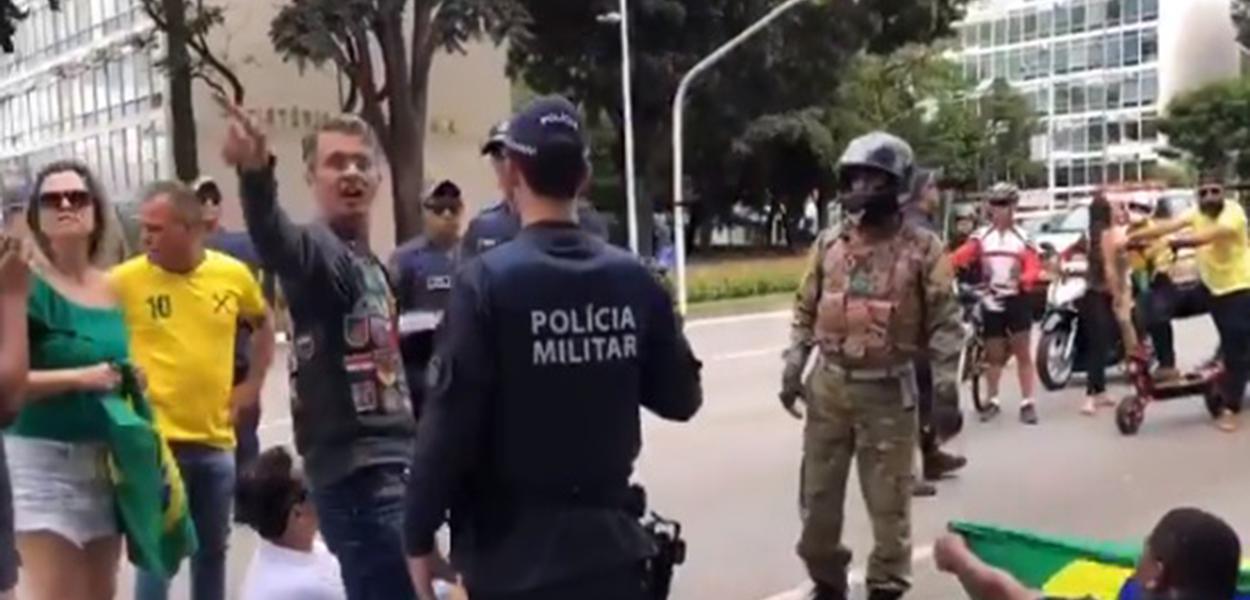 Bolsonarismo cria polêmica ao estimular o fim da quarentena