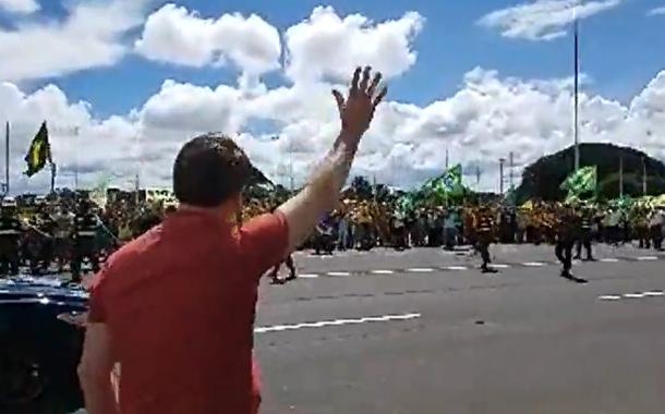 Bolsonaro discurso a apoiadores que pediram AI-5 em Brasília