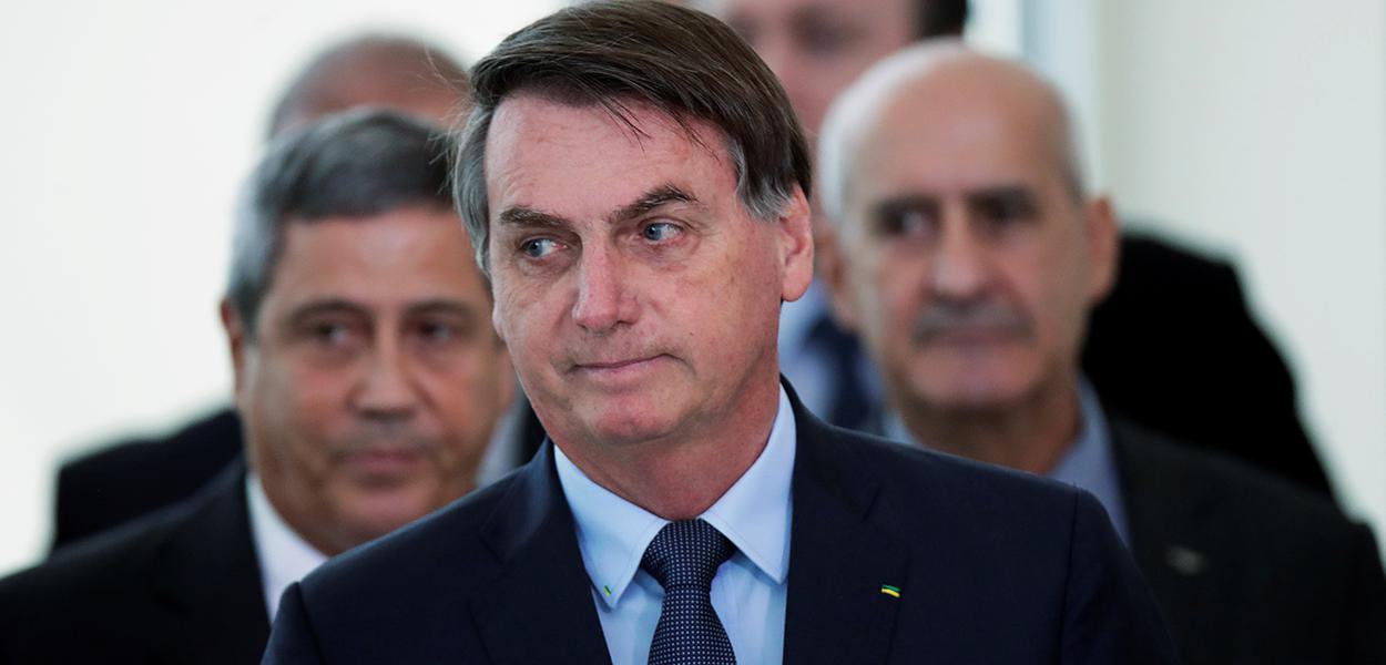 Presidente Jair Bolsonaro chega a salão do Palácio do Planalto para pronunciamento