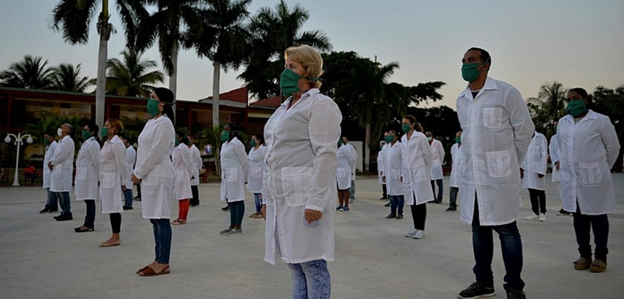Apesar de boqueada, Cuba envia médicos em missões de ajuda a outros países