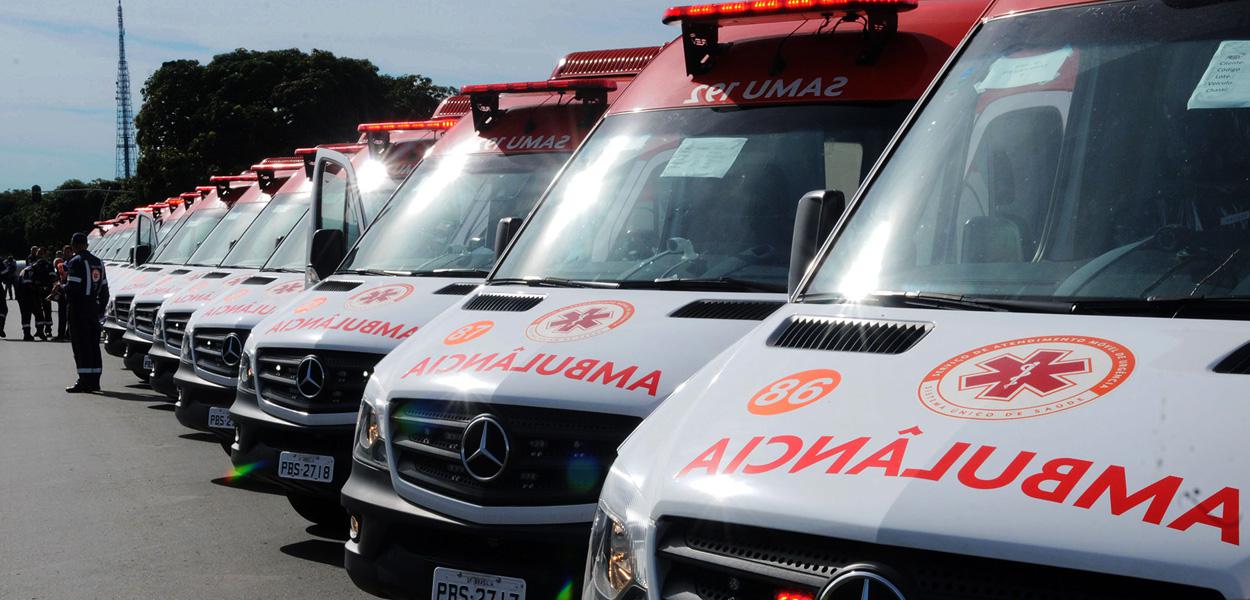 Ambulâncias do Samu.
