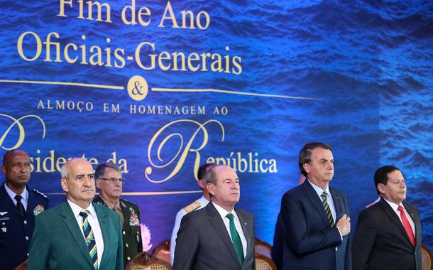 Jair Bolsonaro em almoço com militares