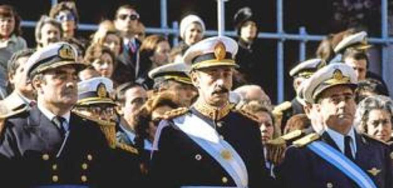 Junta militar da Argentina. Ao centro, o ditador Rafael Videla