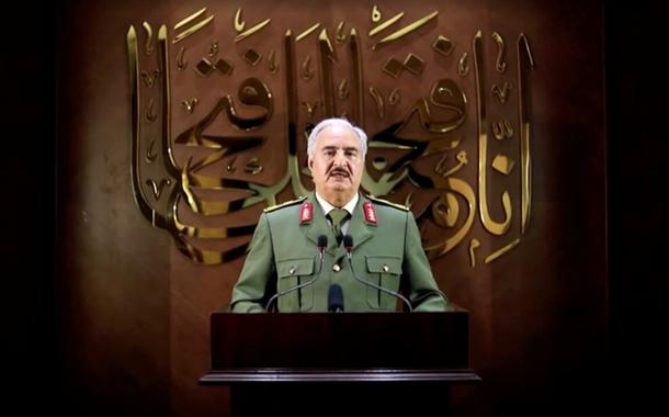 Jalifa Haftar, comandante do Exército Nacional Líbio