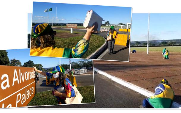 Mulheres oram por Bolsonaro enroladas na bandeira do Brasil