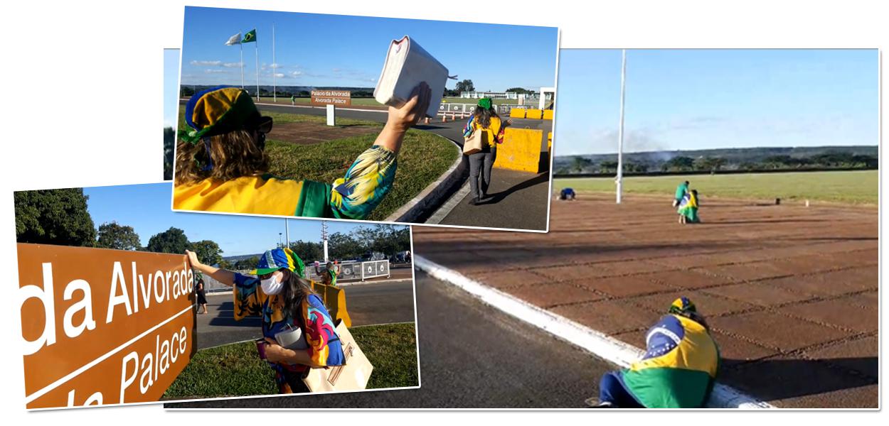 Mulheres oram por Bolsonaro enroladas na bandeira do Brasil