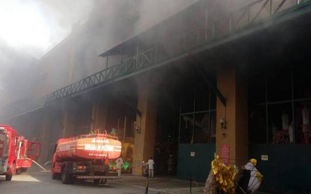 Incêndio atinge barracão da Viradouro na Cidade do Samba