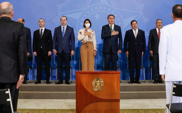 Gilmar Mendes, André Mendonça, Dias Toffoli, Michelle Bolsonaro, Jair Bolsonaro, Hamilton Mourão e Braga Netto