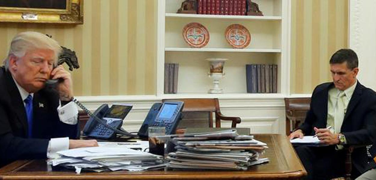 Donald Trump com o general Michael Flynn