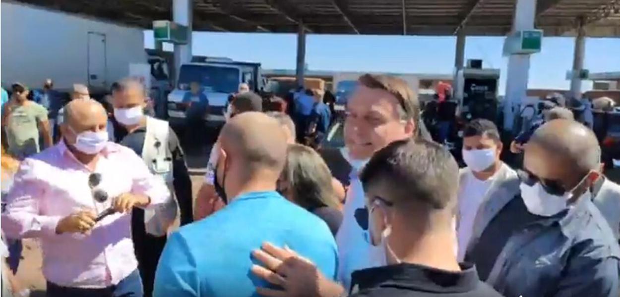 Jair Bolsonaro e apoiadores