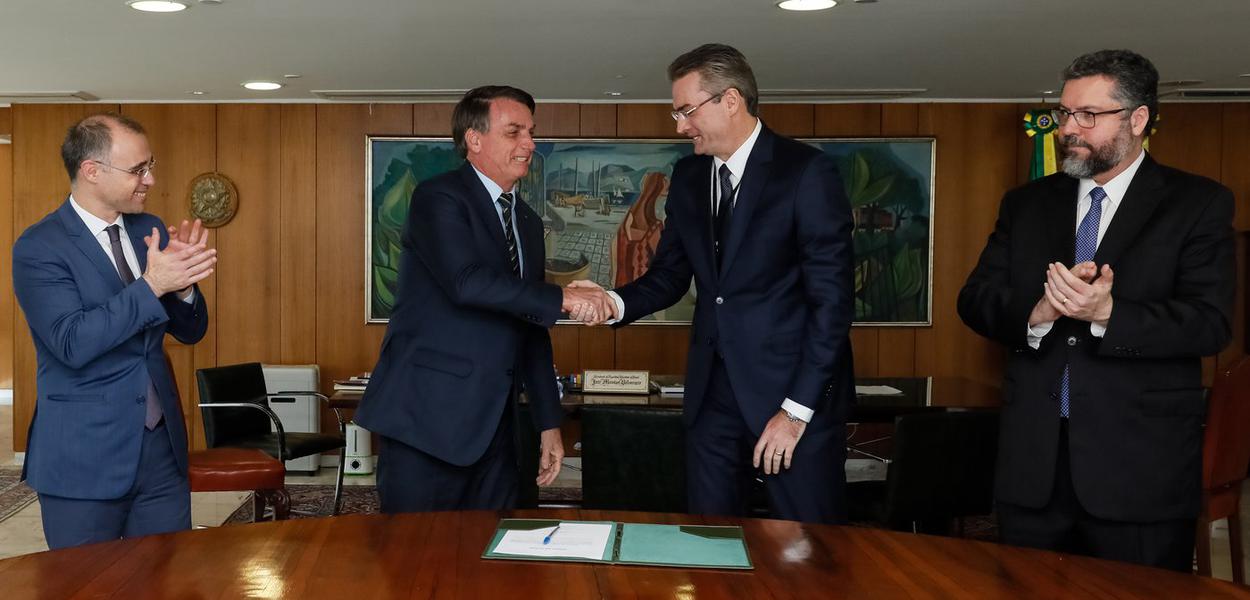 (Brasília - DF, 04/05/2020) Presidente da República Jair Bolsonaro, durante assinatura do Termo de Posse do senhor Rolando Alexandre de Souza, Diretor-Geral da Polícia Federal.Foto: Isac Nóbrega/PR