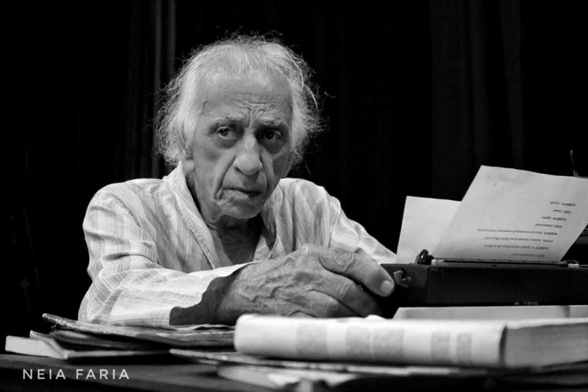 O ator Flávio Migliaccio em cena em "Confissões de um senhor de idade", em 2018