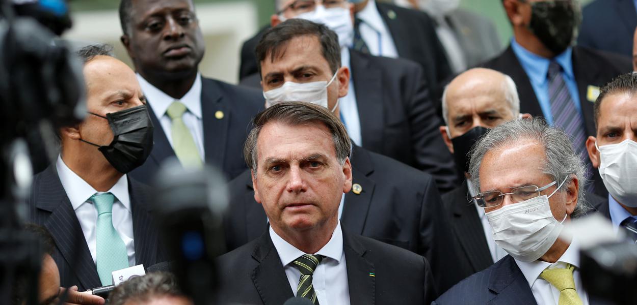 Bolsonaro e Guedes falam com jornalistas após audiência com o presidente do Supremo, Dias Toffoli. 07/05/2020