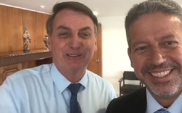 Jair Bolsonaro e Arthur Lira negociam cargos em troca de apoio político