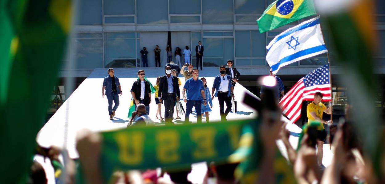 Bandeira de Israel em ato pró-Bolsonaro volta a gerar polêmica