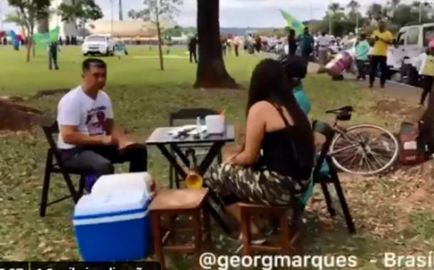 Apoiadores de Bolsonaro fazem churrasco na Esplanada dos Ministérios, Brasília