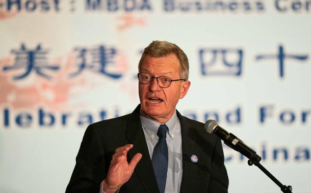 Max Baucus, ex-embaixador dos EUA na China critica ataques de Trump contra país asiático