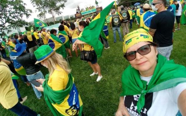 A bolsonarista que agrediu a repórter Clarissa Oliveira da Band