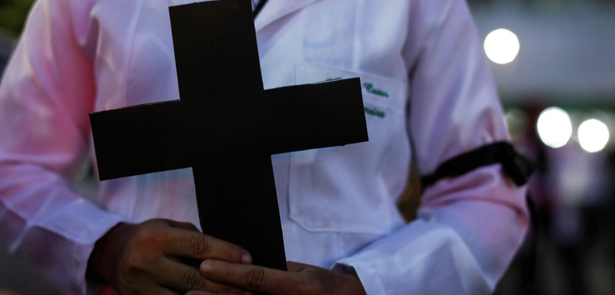 Ato de profissionais da saúde em homenagem a colegas mortos pela Covid-19 em Manaus (AM) 16/05/2020