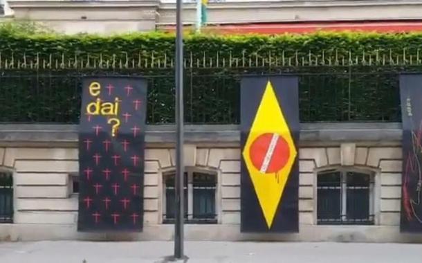 Muro da embaixada do Brasil na França
