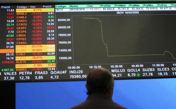 Ibovespa avança puxado por bancos e Petrobras e mira 83 mil pontos